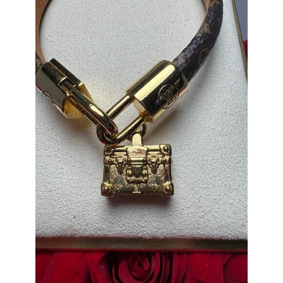 Louis Vuitton Petite Malle Trunk Bracelet Gold & Monogram w/Certificate of Auth - Picture 6 of 16